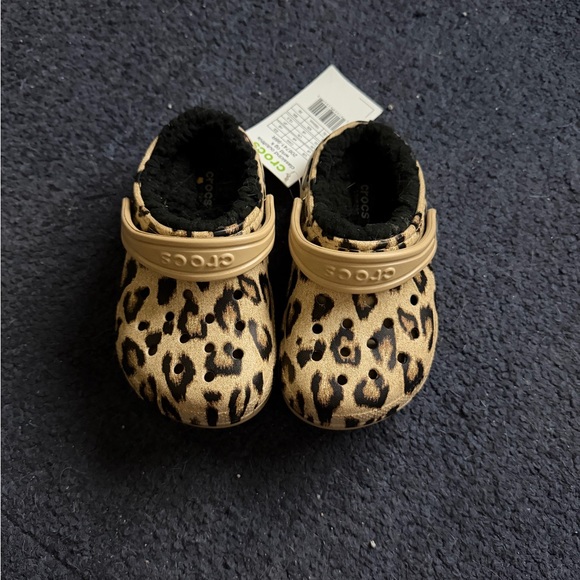 CROCS Leopard Pattern Clogs - Picture 4 of 4